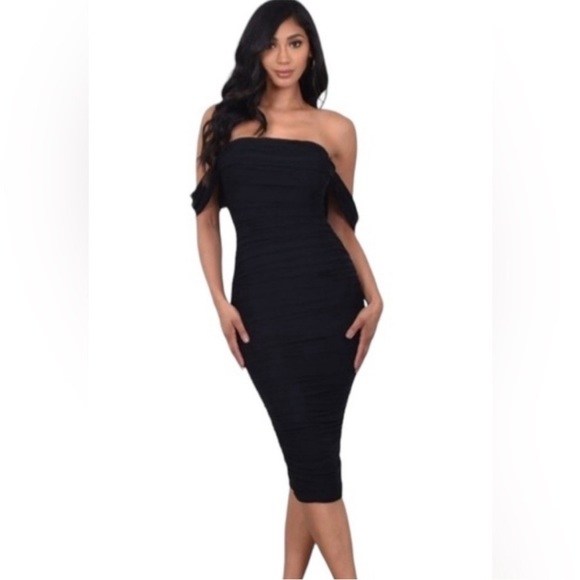 cameo Dresses & Skirts - Cameo black ruched strapless bodycon dress